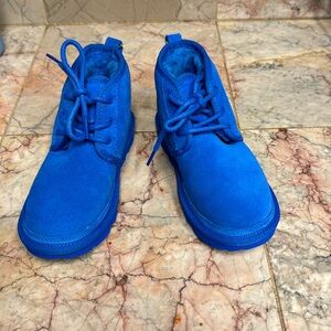 Kids size 1 Ugg boots never worn